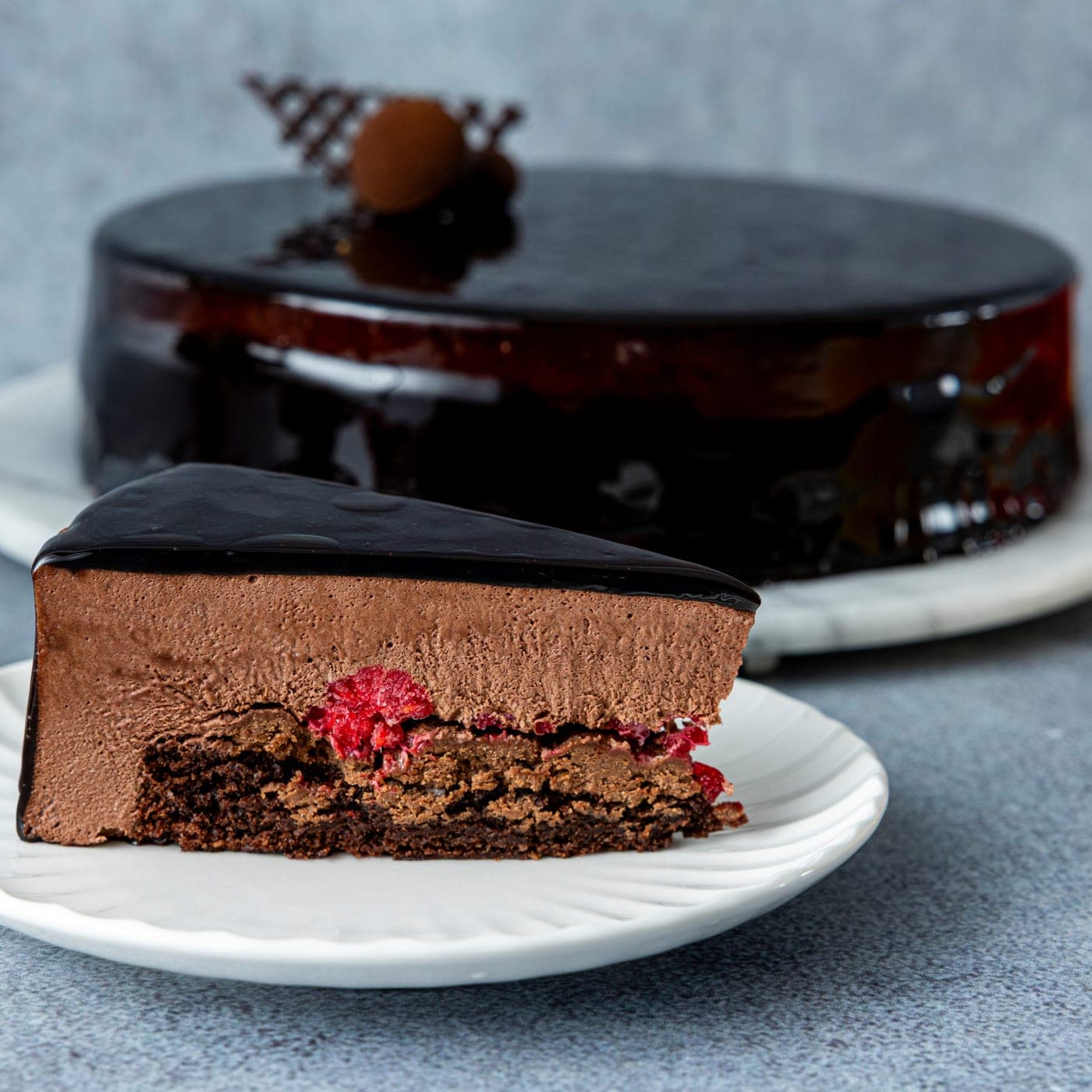 Glasert sjokolademoussekake fra Kakemakeren.